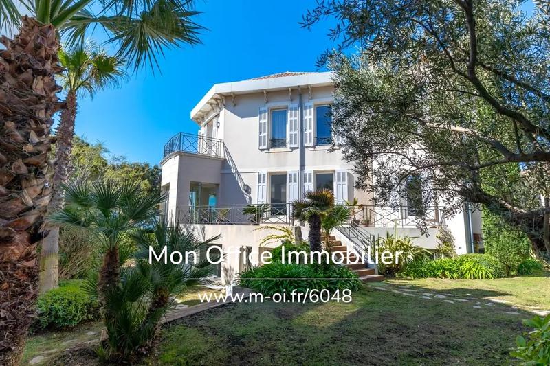 Maison bourgeoise - 401 m² - 8 pièces