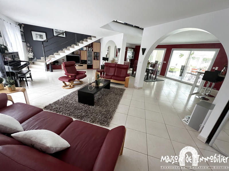 Maison - 321 m² - 10 pièces