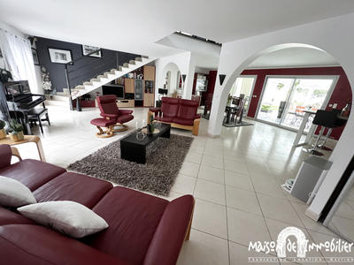 Maison - 321 m² - 10 pièces