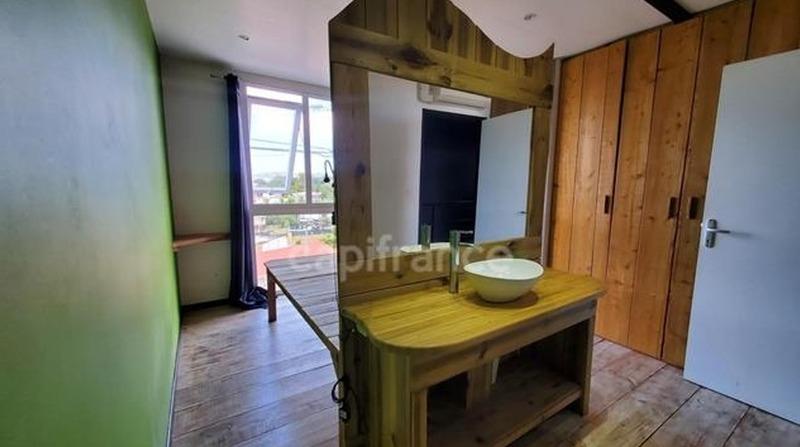 Immeuble - 209 m² - 9 pièces