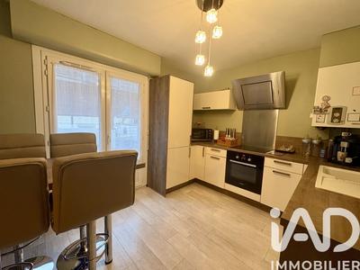 Maison - 90 m² - 5 pièces