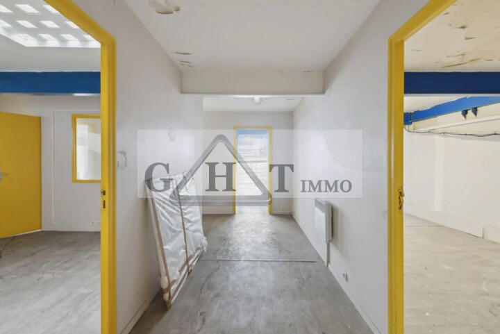 Entrepôt - 1 200 m²