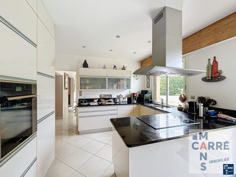 Maison traditionnelle - 275 m² - 7 pièces