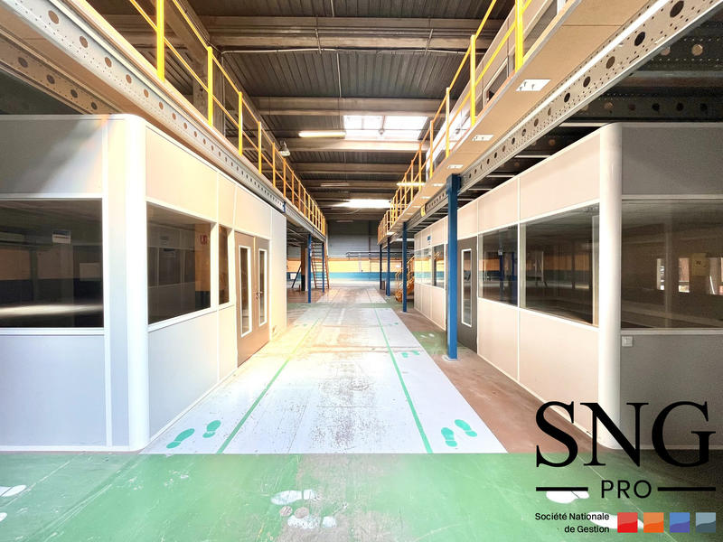 Entrepôt - 1 150 m²