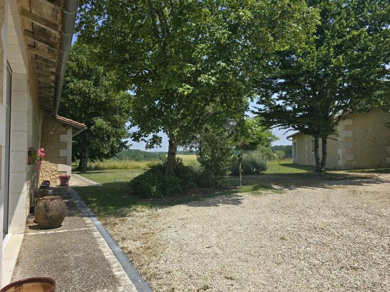 Maison - 221 m² - 7 pièces