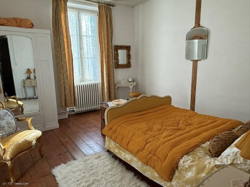 Maison de village - 495 m² - 10 pièces