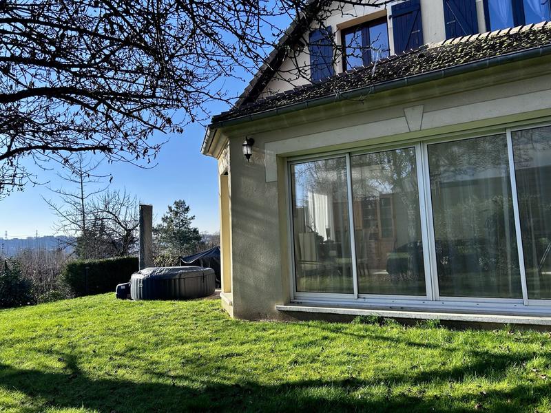 Maison - 182 m² - 8 pièces