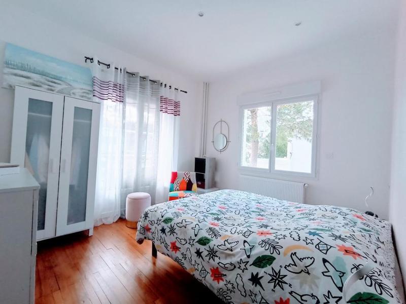 Maison - 220 m² - 10 pièces