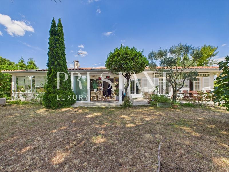 Maison - 200 m² - 8 pièces