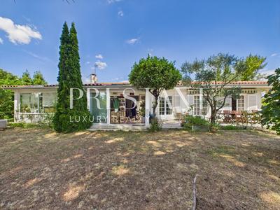 Maison - 200 m² - 8 pièces