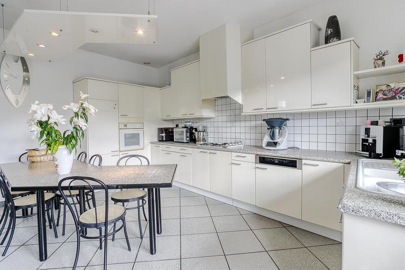 Appartement - 162 m² - 6 pièces