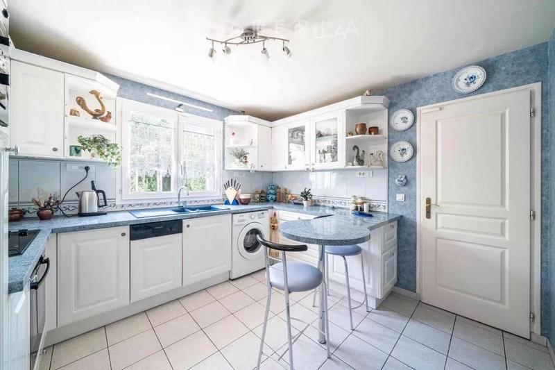 Maison - 230 m² - 5 pièces