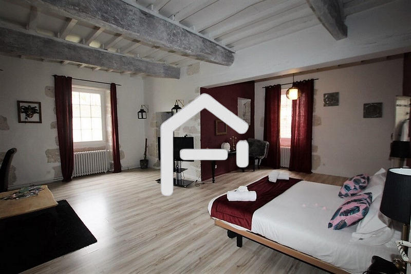 Maison - 943 m² - 24 pièces