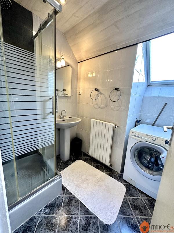 Maison - 230 m² - 8 pièces