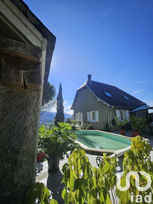 Maison - 214 m² - 6 pièces