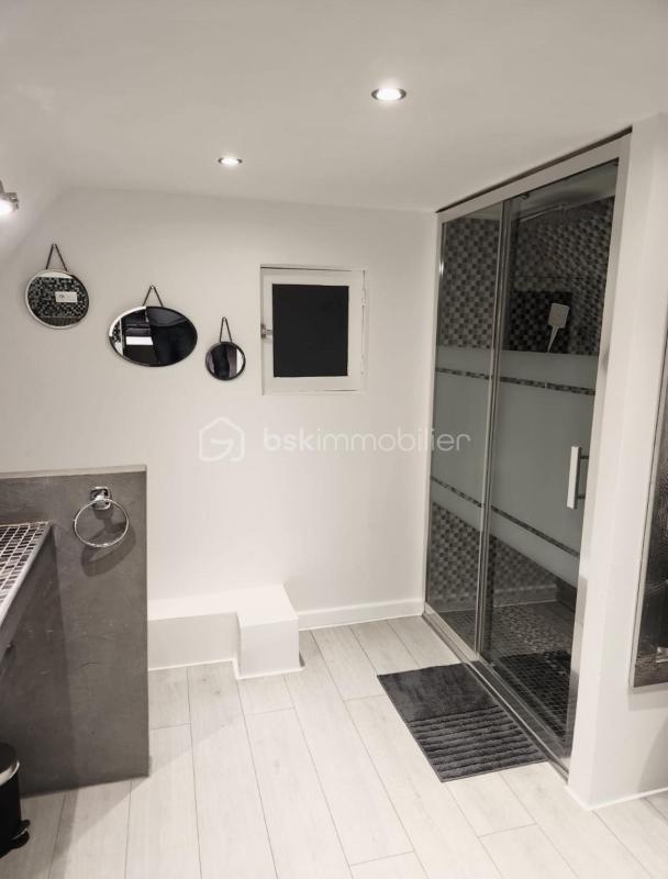 Maison - 137 m² - 6 pièces