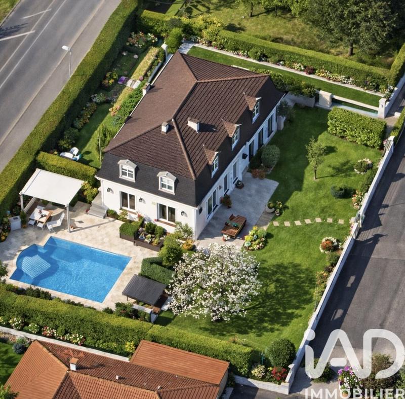 Maison - 196 m² - 8 pièces