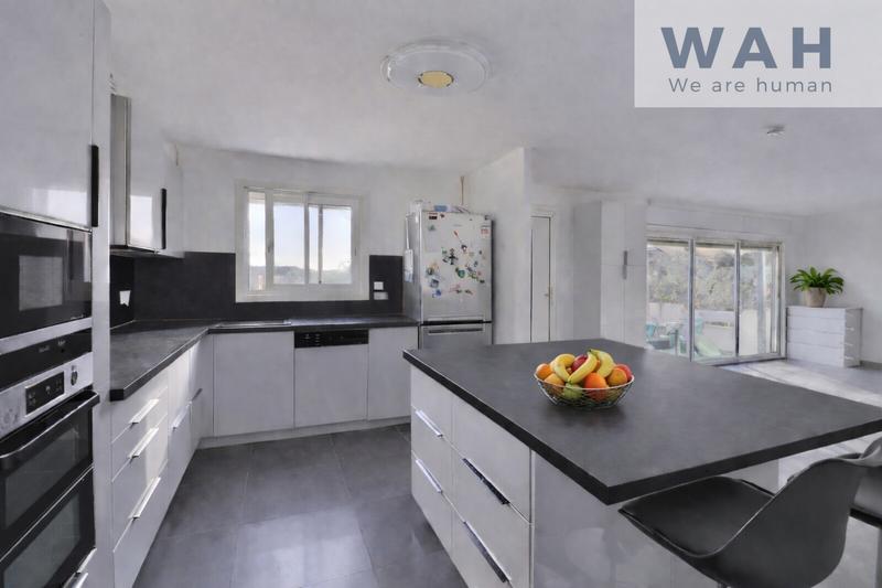 Maison - 205 m² - 6 pièces