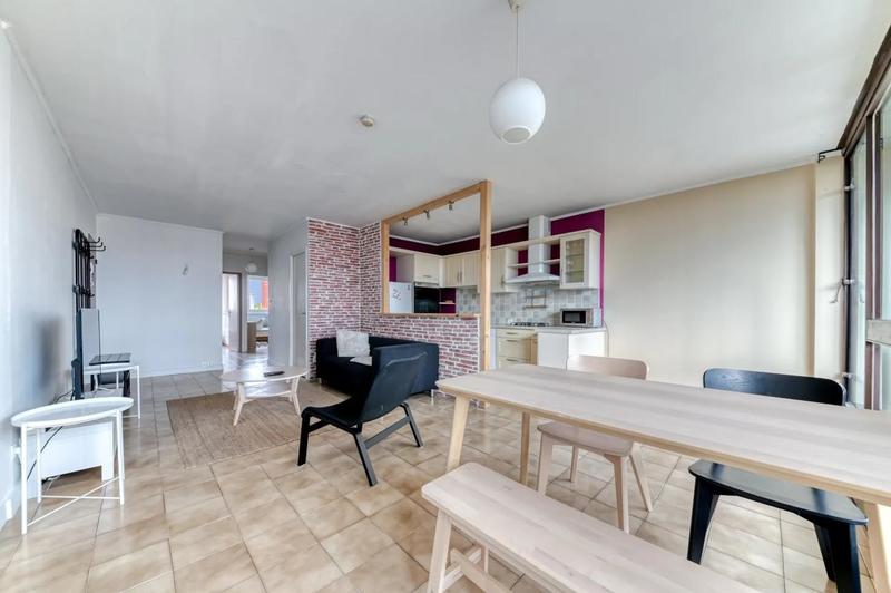 Appartement - 90 m² - 5 pièces