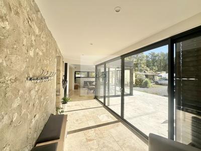 Maison - 161 m² - 9 pièces