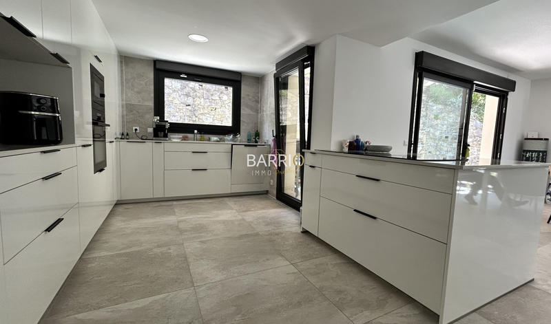 Villa - 240 m² - 6 pièces