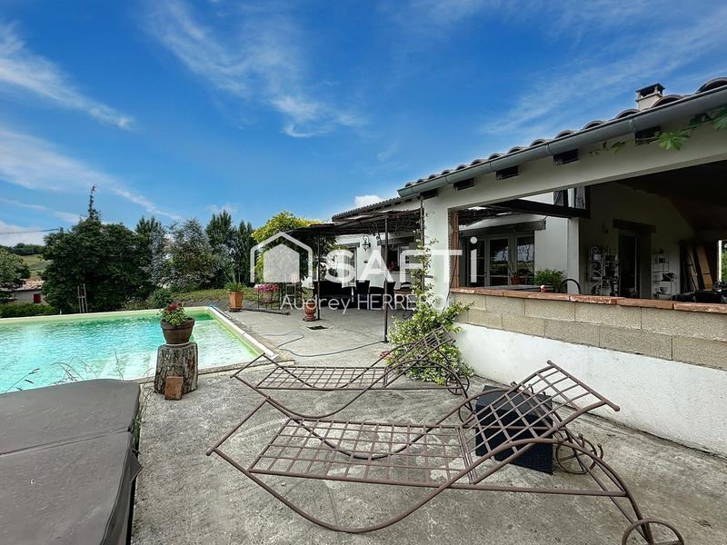 Maison - 252 m² - 6 pièces