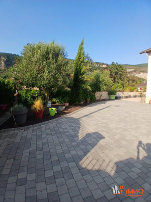 Maison - 90 m² - 8 pièces