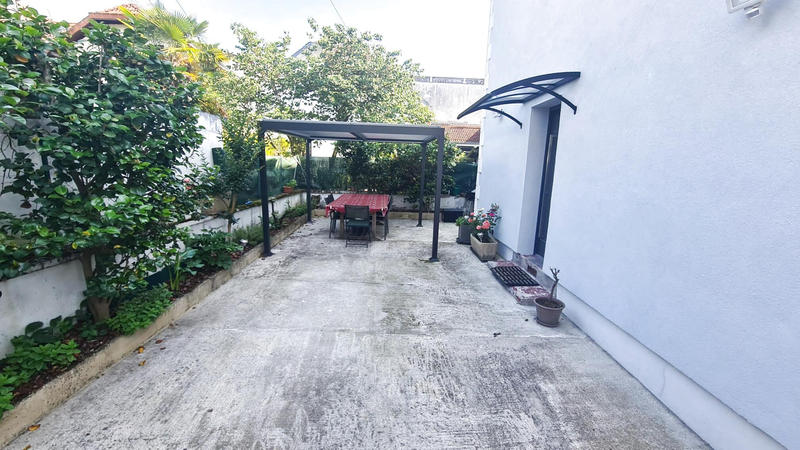 Maison - 196 m² - 8 pièces