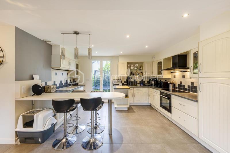 Maison traditionnelle - 123 m² - 6 pièces