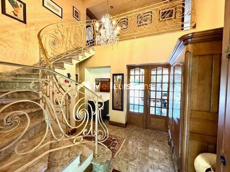 Propriété - 192 m² - 12 pièces