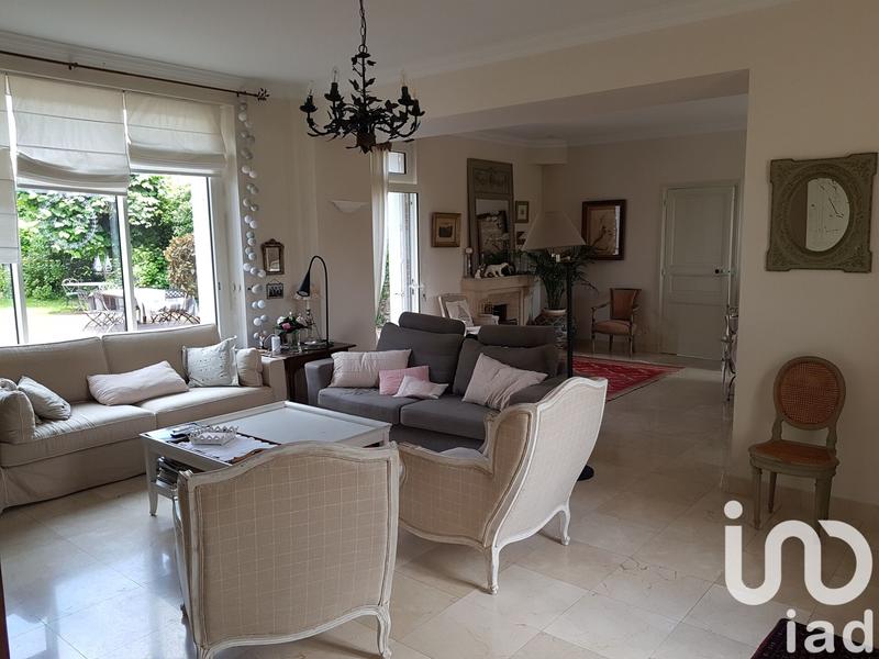 Maison - 216 m² - 13 pièces