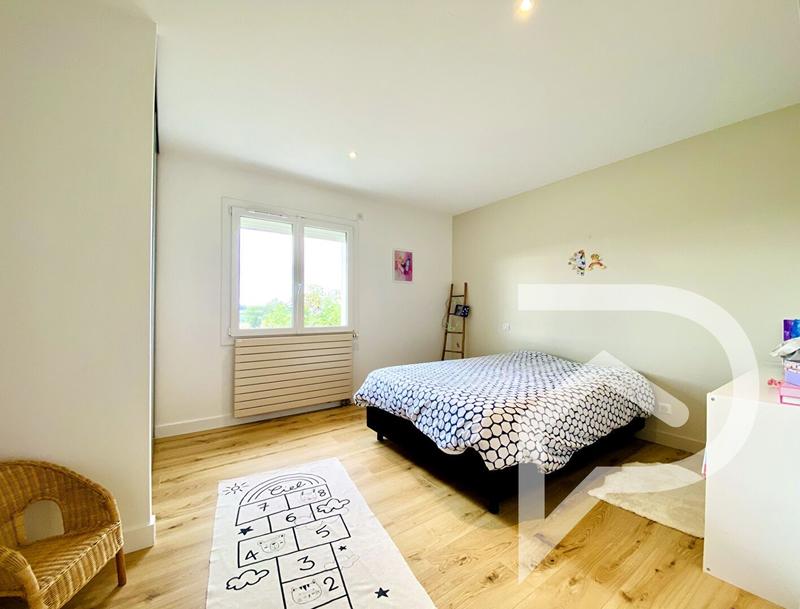 Maison - 205 m² - 8 pièces