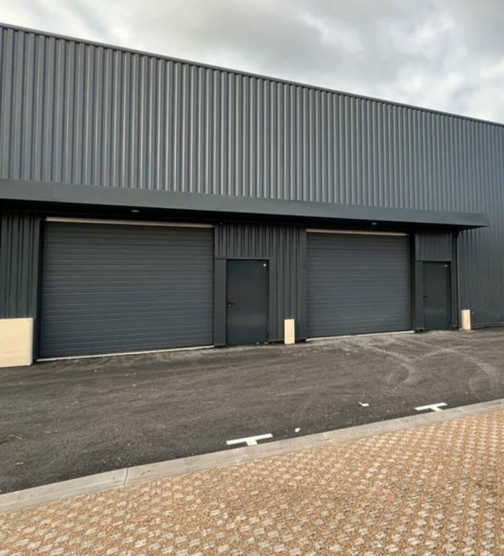 Local d'activité / Entrepôt - 174 m²