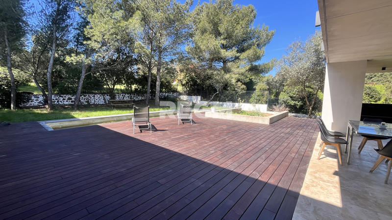 Maison - 246 m² - 5 pièces