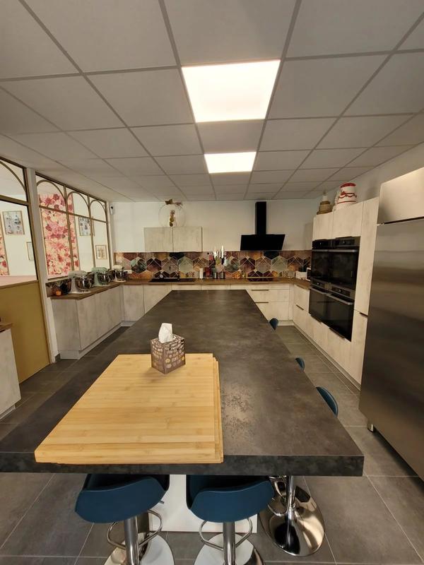 Fonds de commerce - Magasins - 55 m²