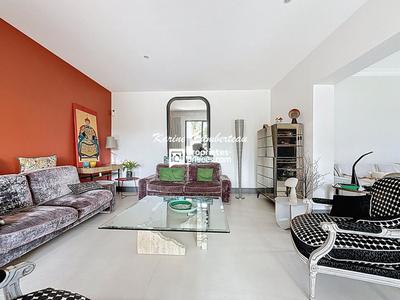 Maison - 321 m² - 8 pièces