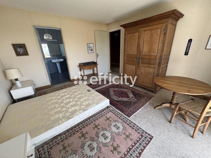 Maison - 230 m² - 8 pièces