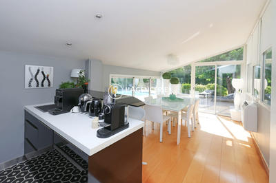 Maison - 260 m² - 10 pièces