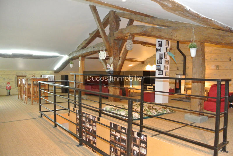 Maison - 365 m² - 8 pièces