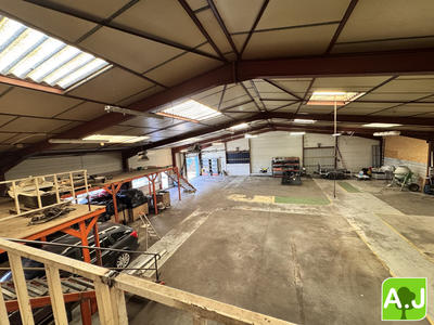 Local commercial - 900 m² - 3 pièces