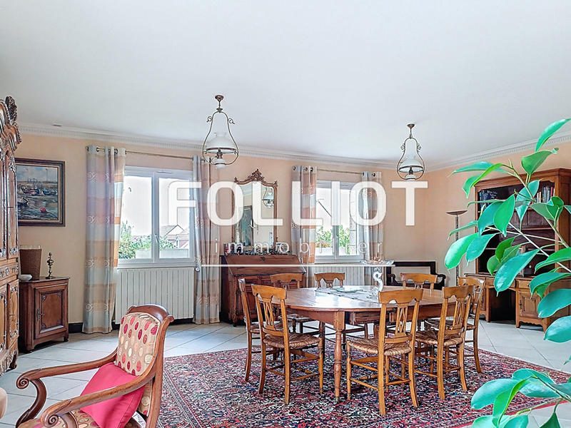 Maison - 235 m² - 7 pièces