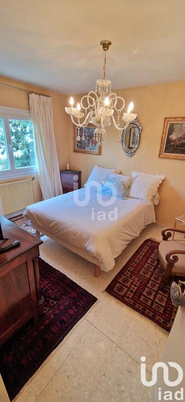 Maison - 250 m² - 11 pièces