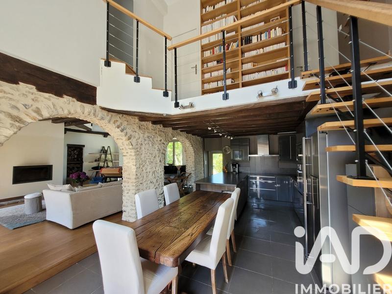 Maison - 280 m² - 10 pièces