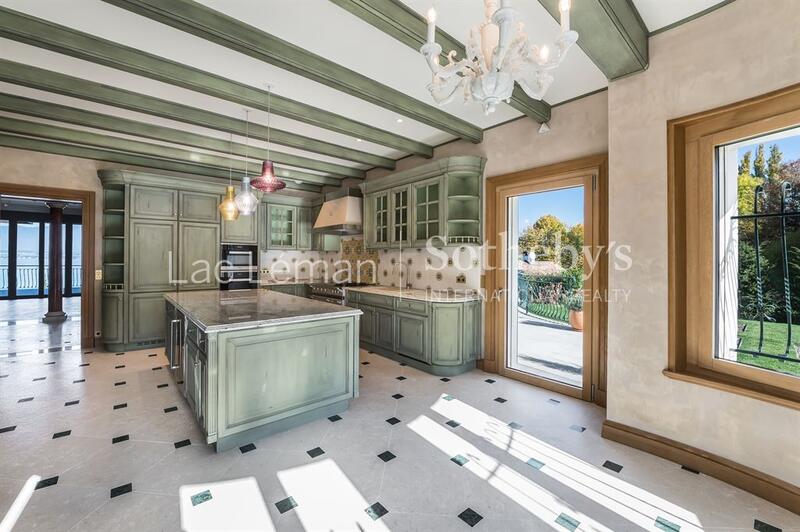 Propriété - 1 361 m² - 14 pièces