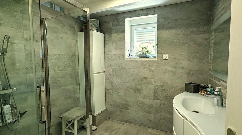 Maison - 102 m² - 4 pièces