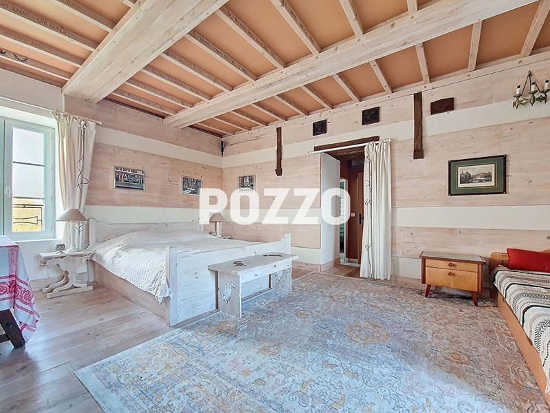 Maison - 224 m² - 8 pièces