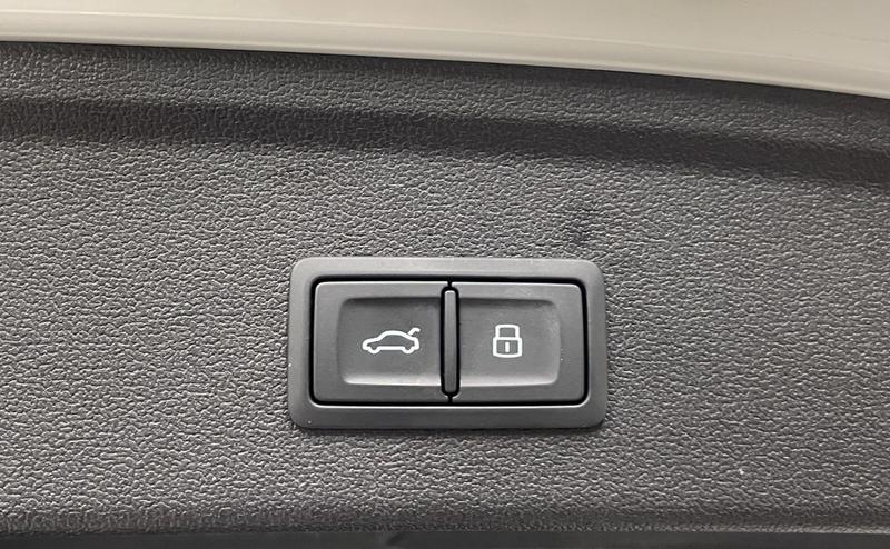 Audi A3 sportback 45 TFSIe s-Line 204 Hybride Rechargeable / Toit Ouvrant Coffre Elec Regulateur de Distance Apple Carplay Android Auto