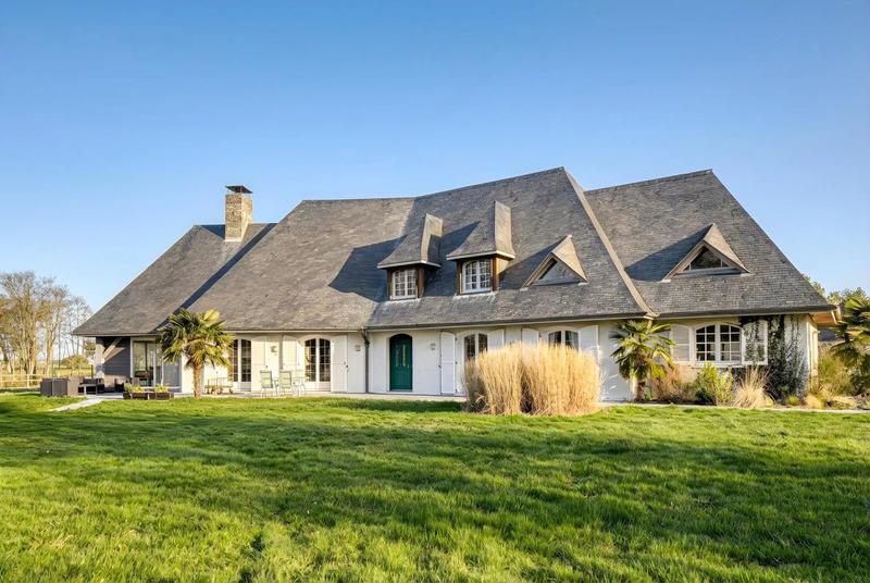 Propriété - 318 m² - 7 pièces