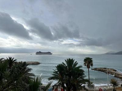 Appartement - 125 m² - 6 pièces