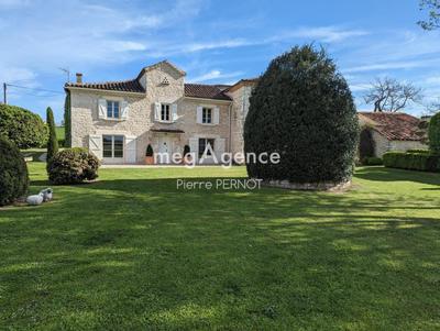 Maison - 360 m² - 12 pièces